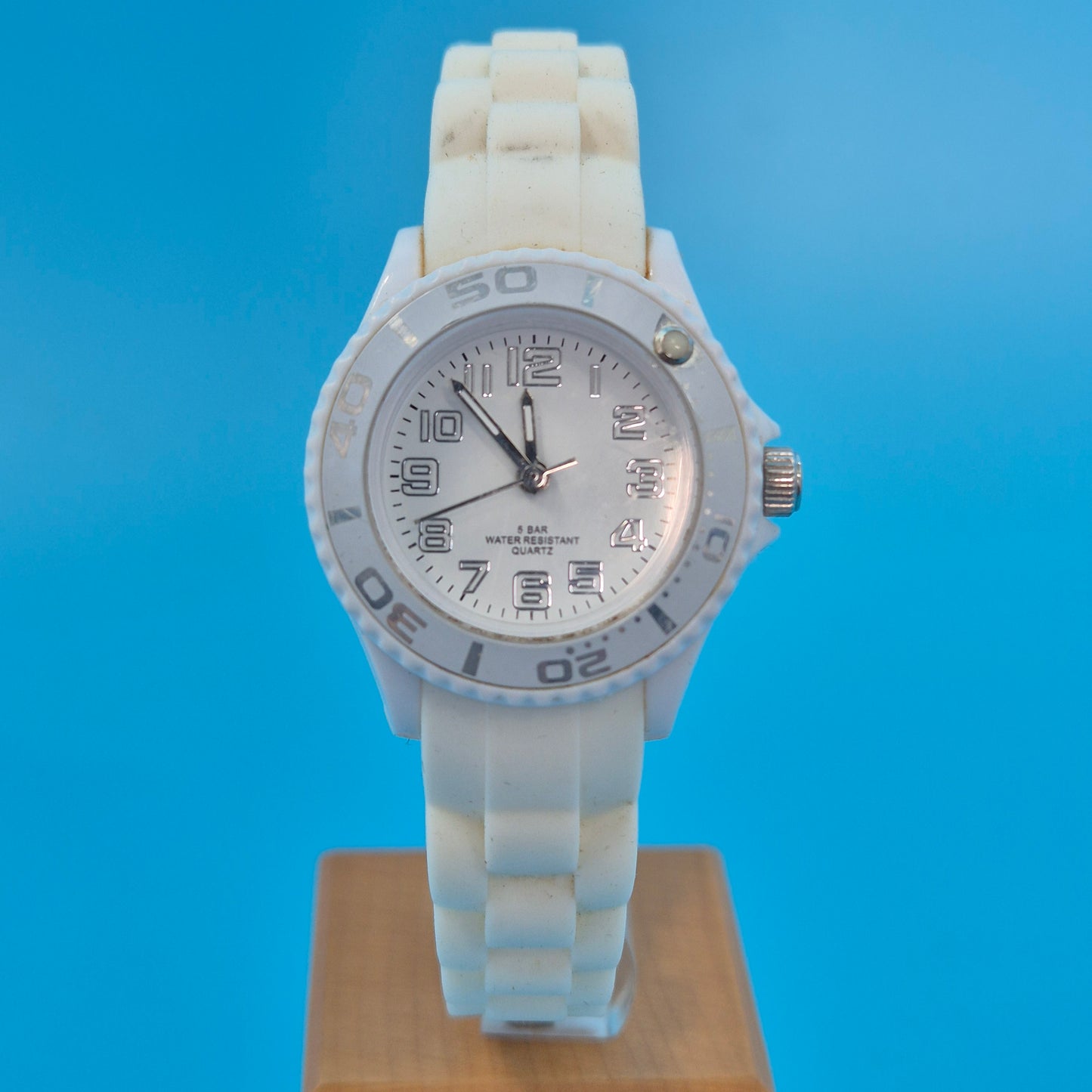 Sportliche Damen Uhr in Weiß – Frisches Design für den Alltag