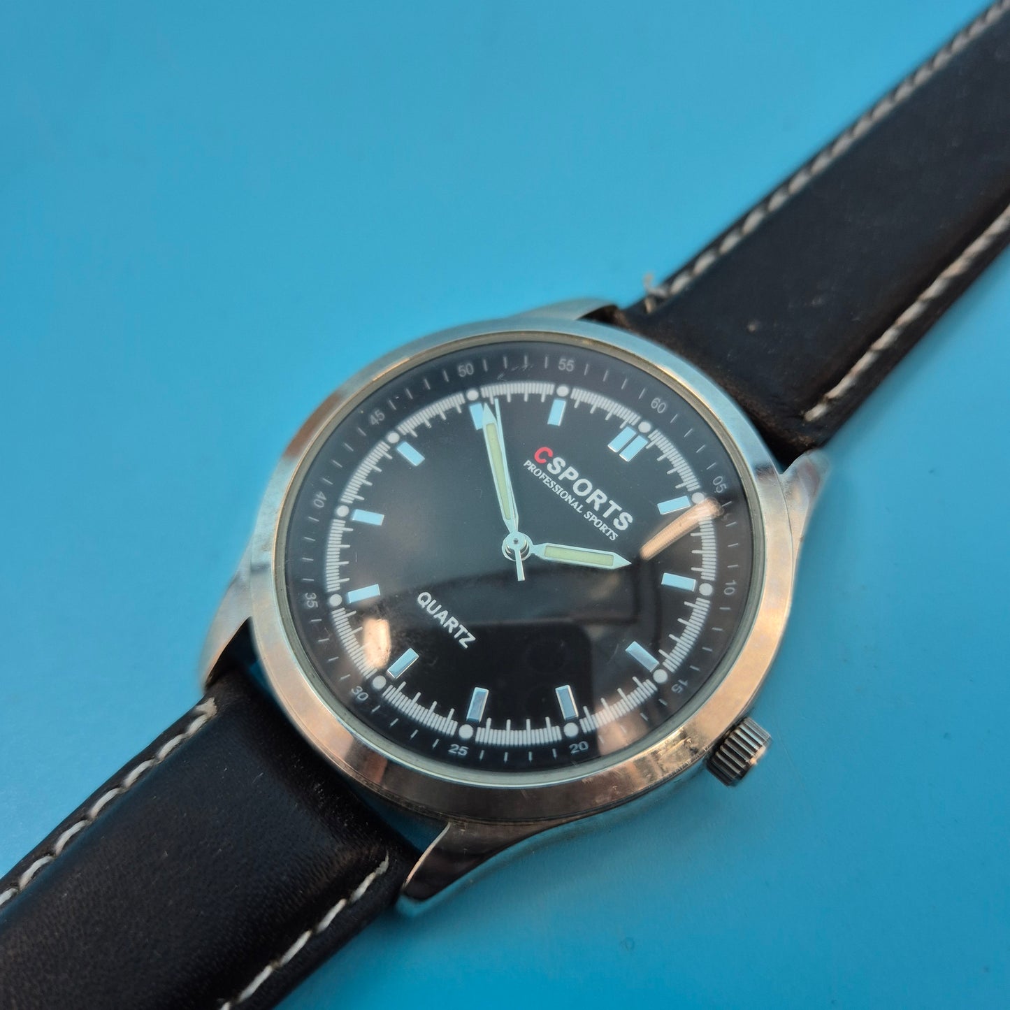 Sportliche CSports Herren Uhr – Klassisches Schwarz mit Kontrastnaht