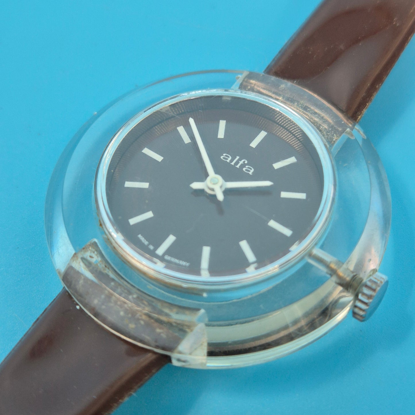 Vintage Alfa Damen Uhr – Futuristische Space Age Ästhetik in Acryl