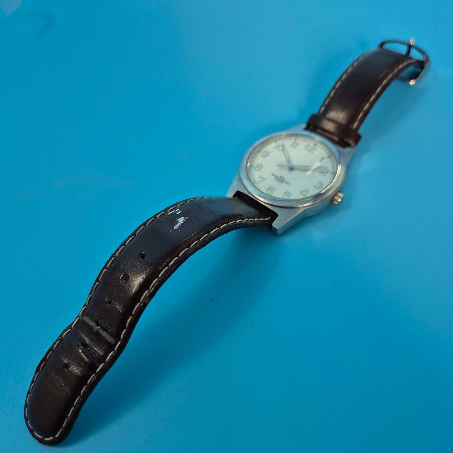 Klassische Herren Uhr – Robustes Design mit Leuchtzifferblatt