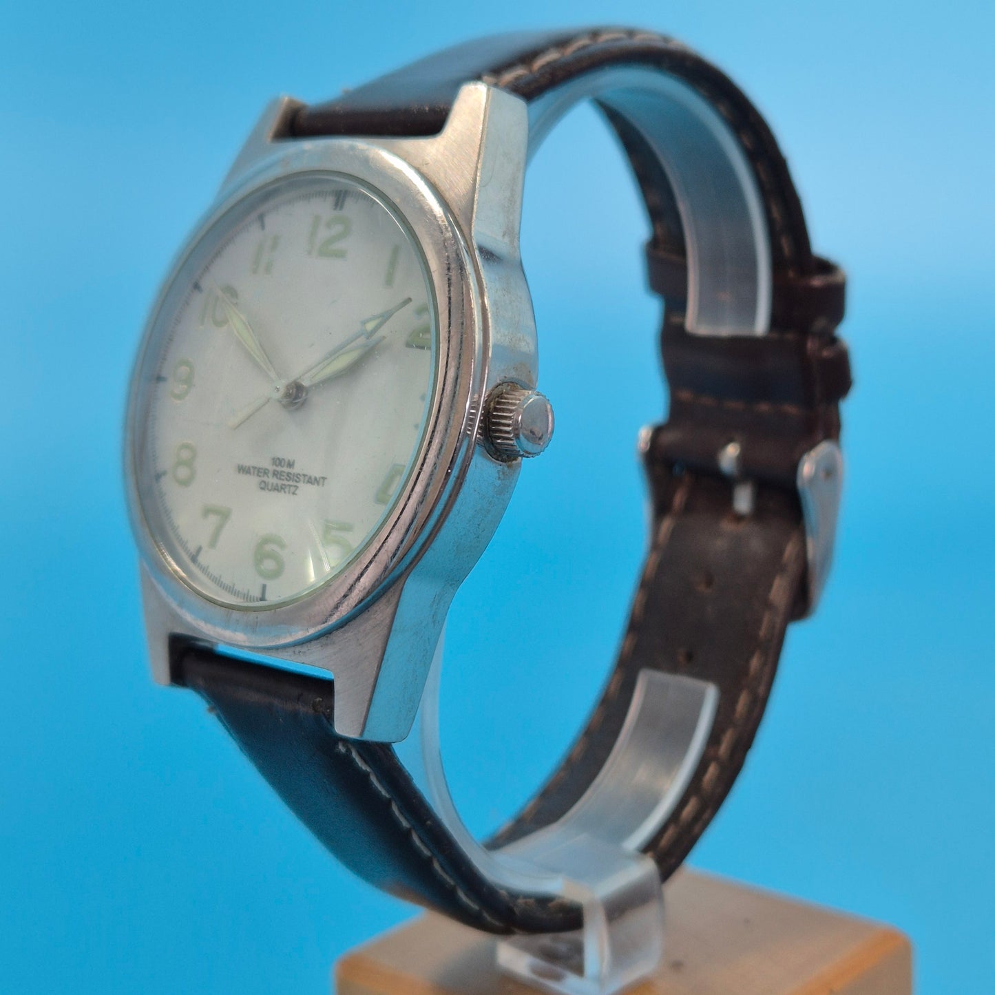 Klassische Herren Uhr – Robustes Design mit Leuchtzifferblatt