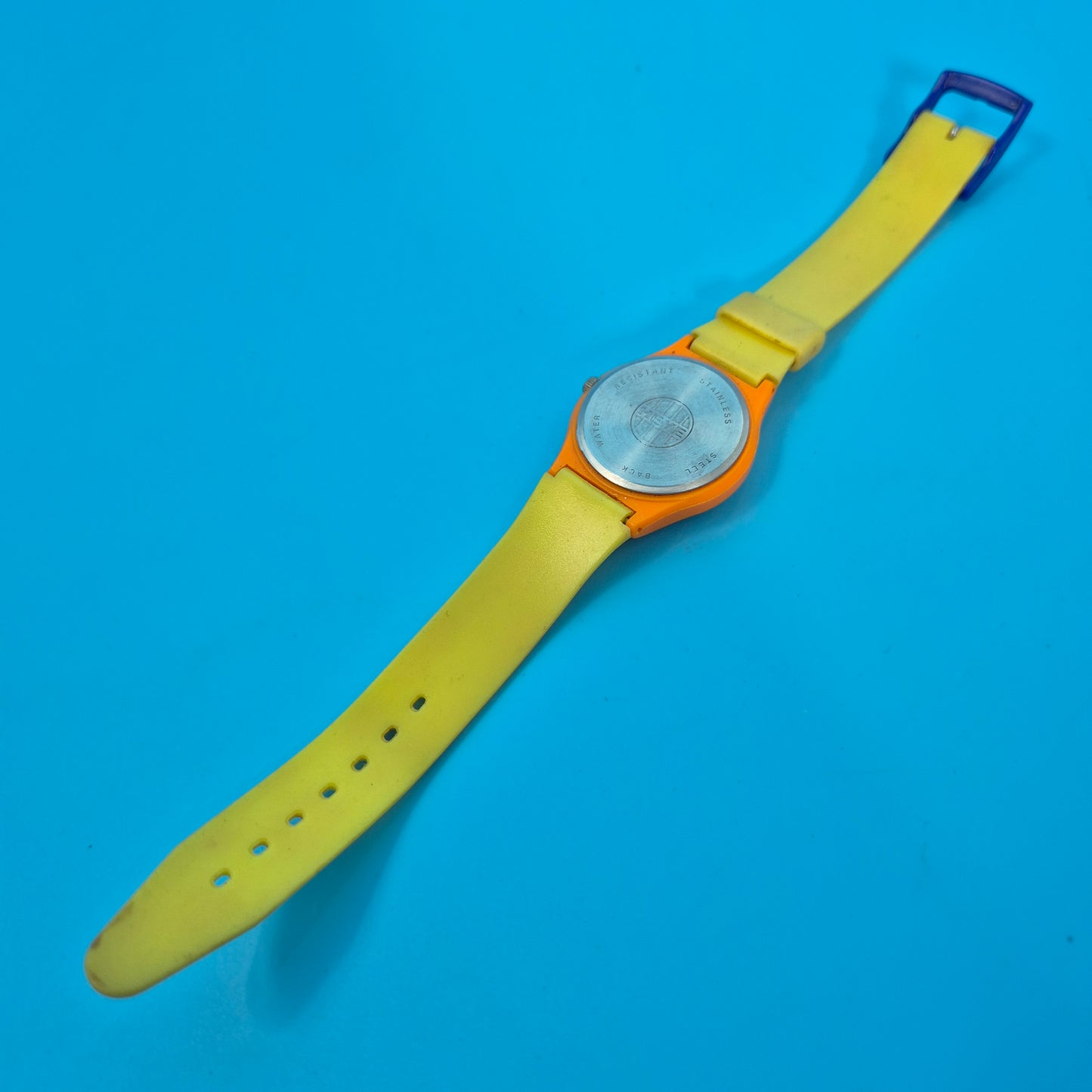 Fröhliche Heye Mordillo Giraffe Kinder Uhr – Farbenfrohes Retro Design