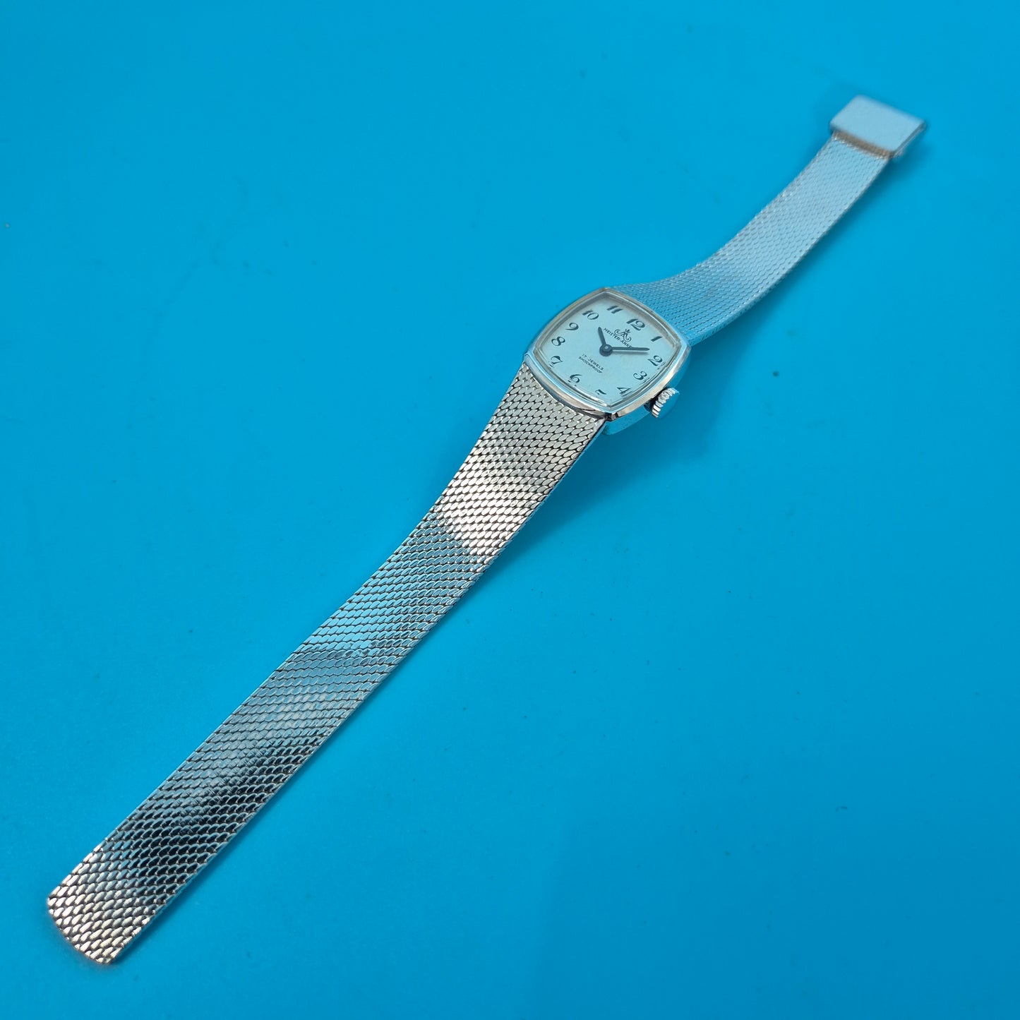 Sportliche Swatch Irony Aluminium – Klassische Herren Uhr in Silber & Blau