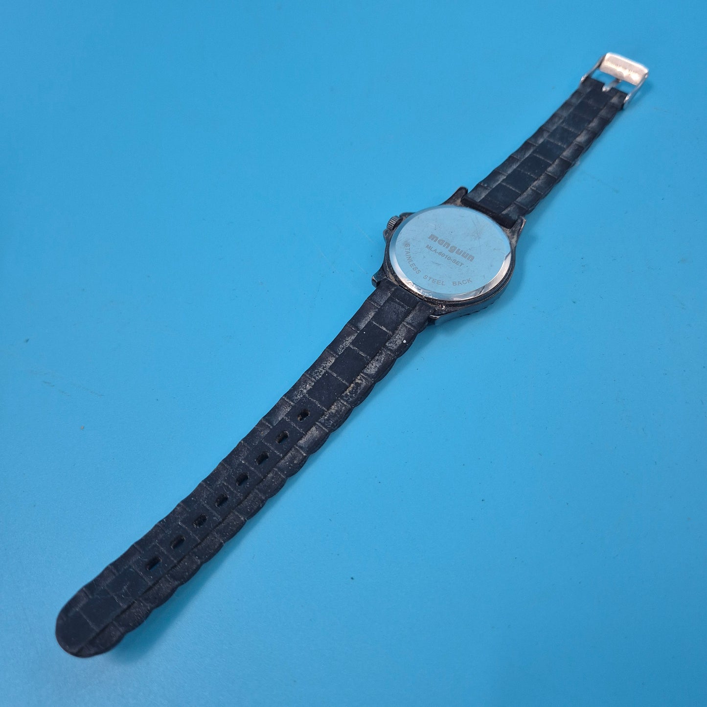 Stilvolle manguun Herren Uhr – Schwarzes Design mit Strassbesatz