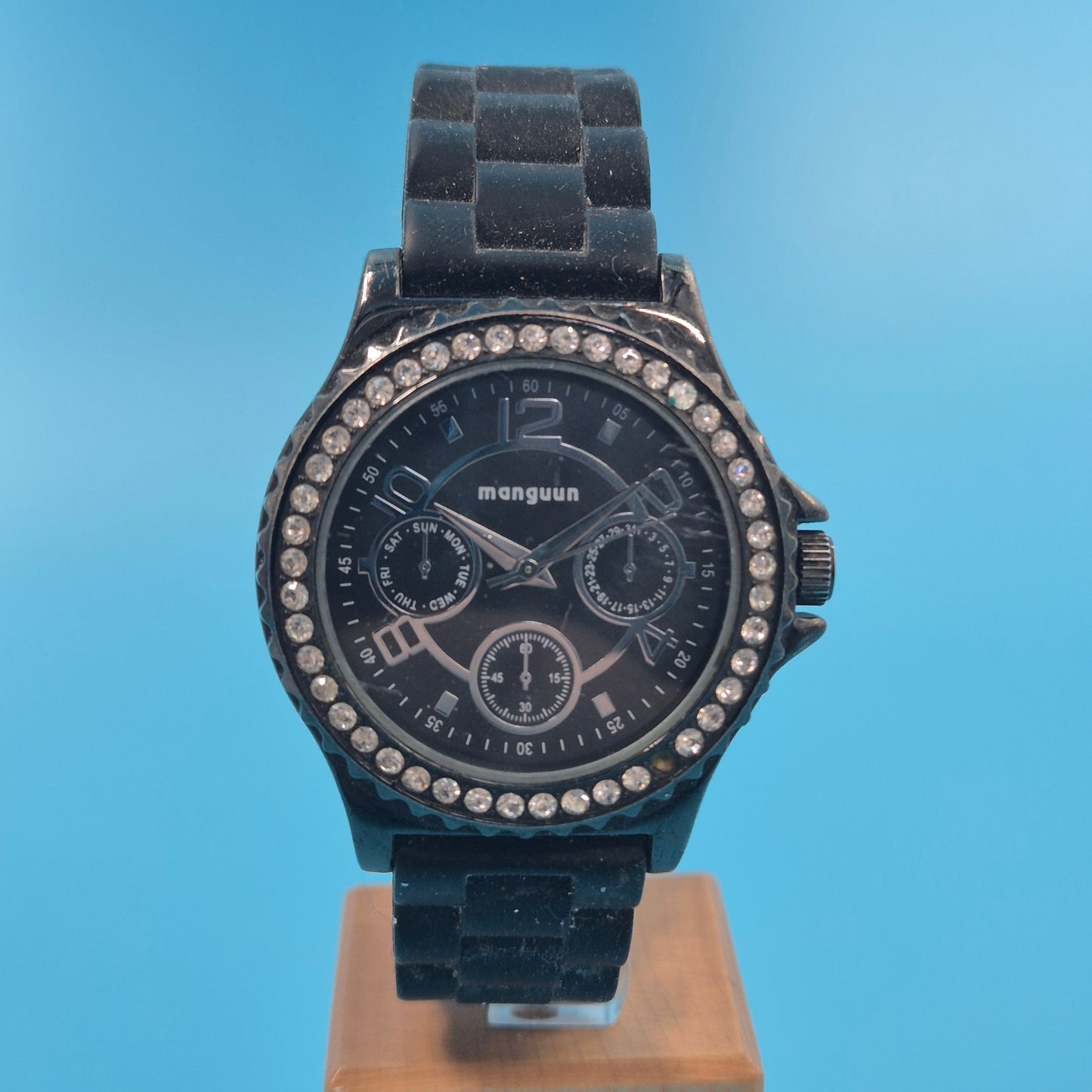 Stilvolle manguun Herren Uhr – Schwarzes Design mit Strassbesatz