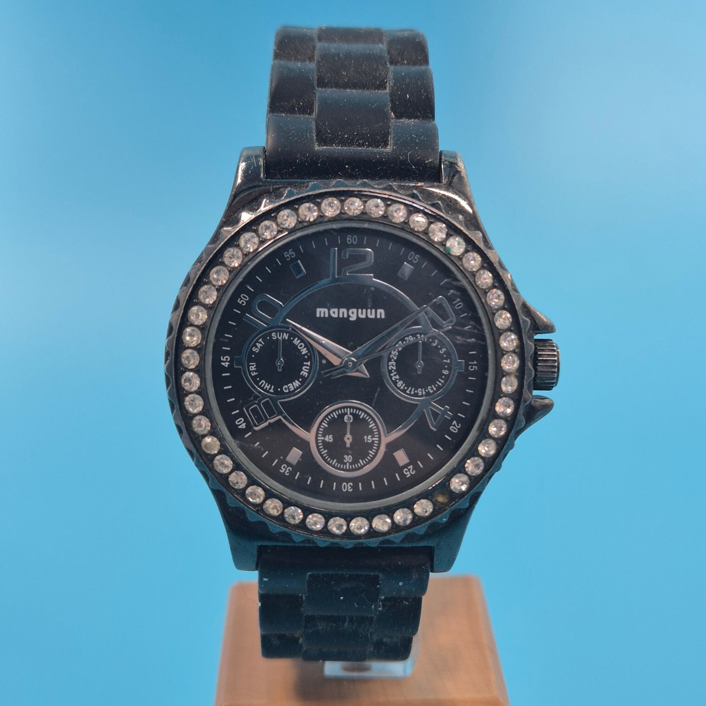 Stilvolle manguun Herren Uhr – Schwarzes Design mit Strassbesatz