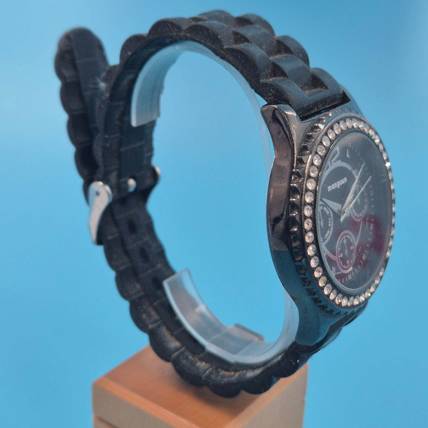 Stilvolle manguun Herren Uhr – Schwarzes Design mit Strassbesatz