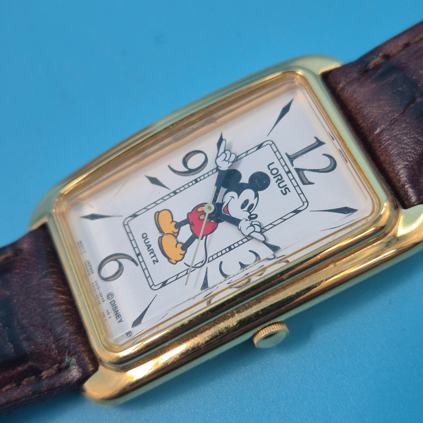 Lorus Mickey Mouse Uhr – Vintage Design mit Goldgehäuse & Lederband