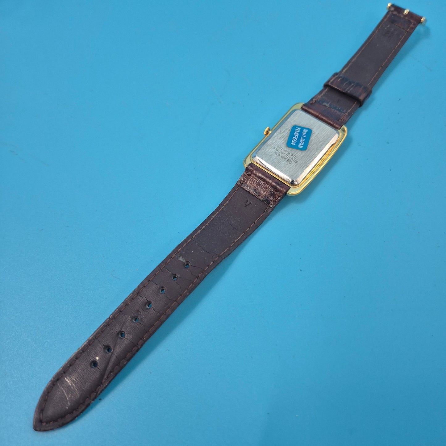 Lorus Mickey Mouse Uhr – Vintage Design mit Goldgehäuse & Lederband