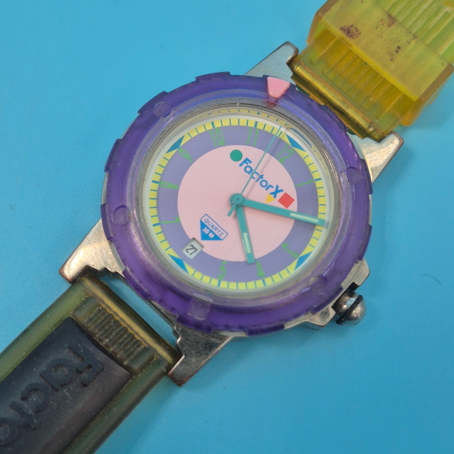 Bunte Factor X Beverly Hills Damen Uhr – Retro Look in Lila & Gelb