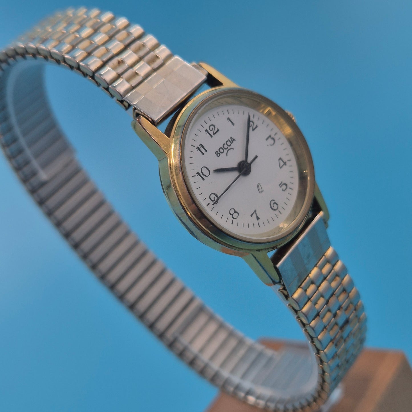 Klassische Boccia Damen Uhr – Zeitloses Design aus Rein-Titan