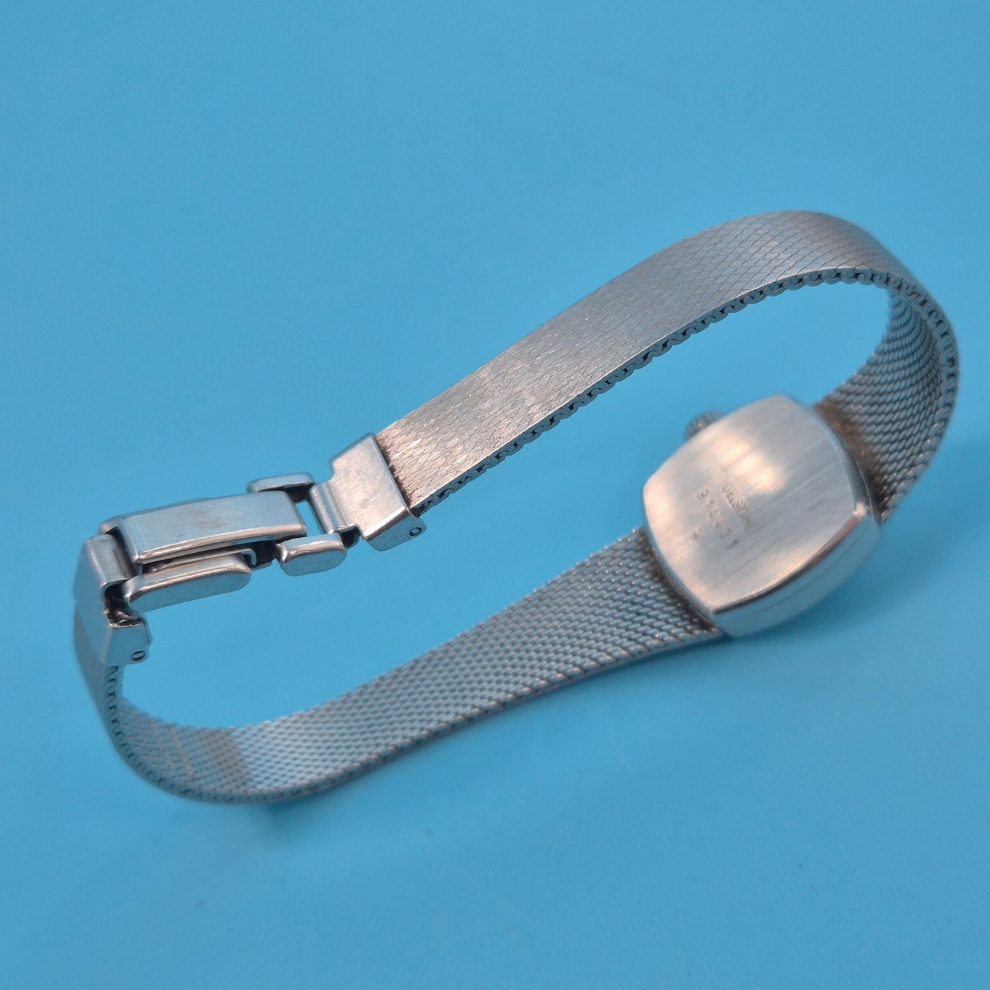 Klassische Dugena Damen Uhr – Vintage-Stil mit Textur-Armband