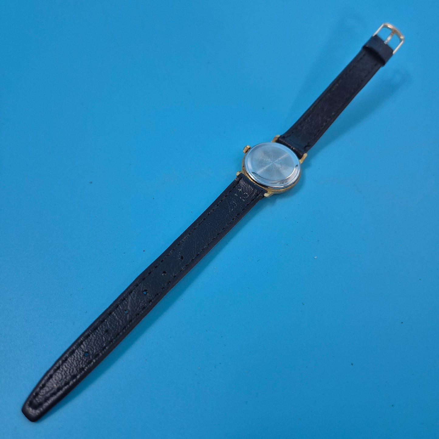 Elegante Seiko Damen Uhr mit blauem Zifferblatt und Lederarmband