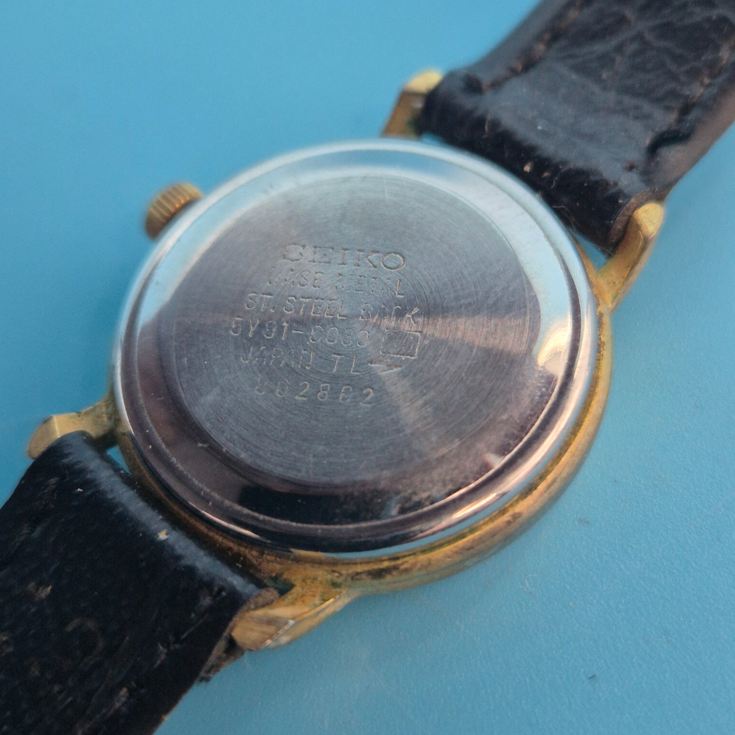 Elegante Seiko Damen Uhr mit blauem Zifferblatt und Lederarmband