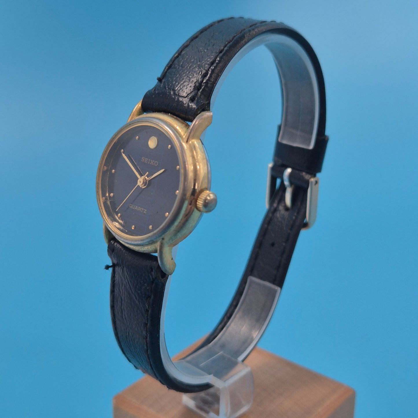 Elegante Seiko Damen Uhr mit blauem Zifferblatt und Lederarmband