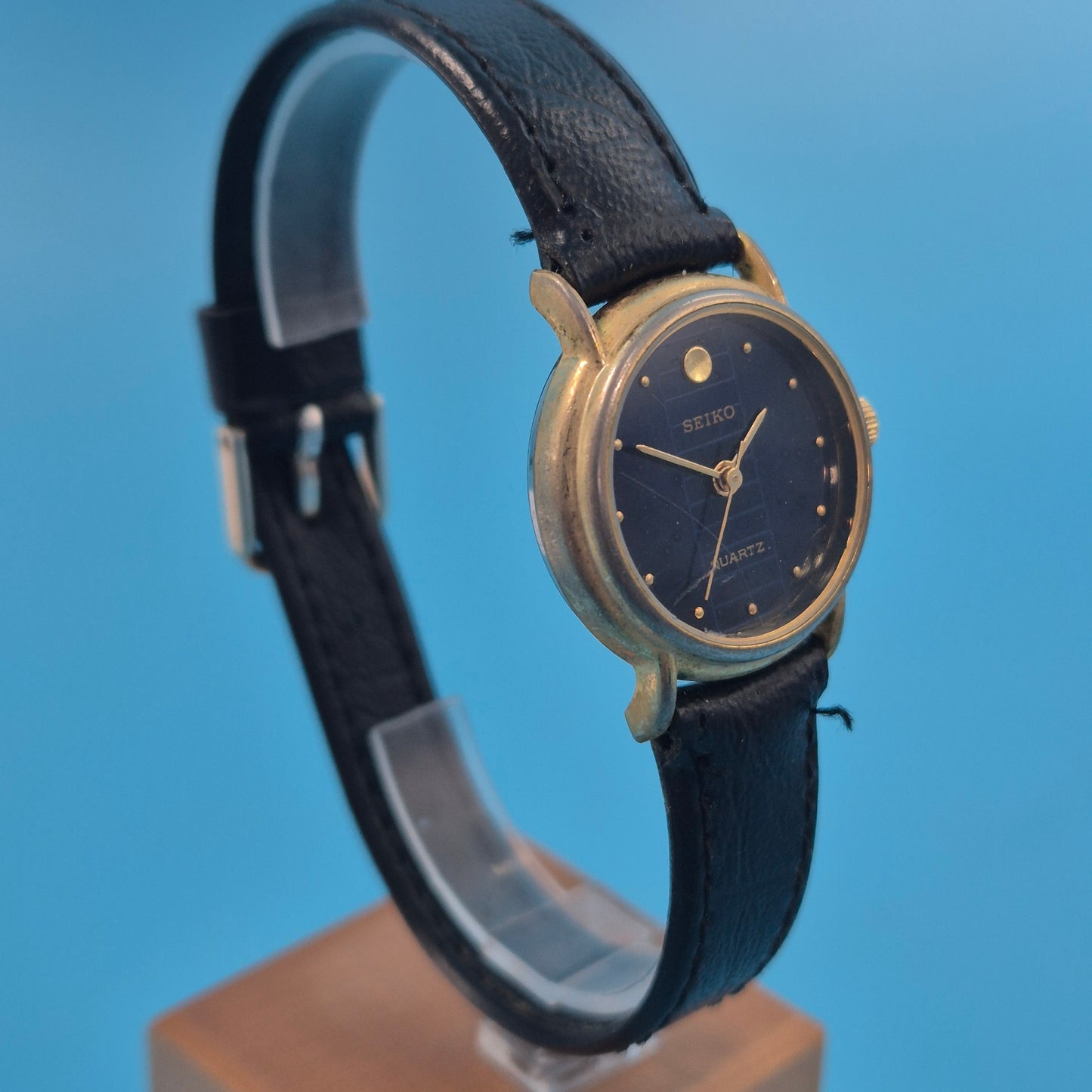 Elegante Seiko Damen Uhr mit blauem Zifferblatt und Lederarmband