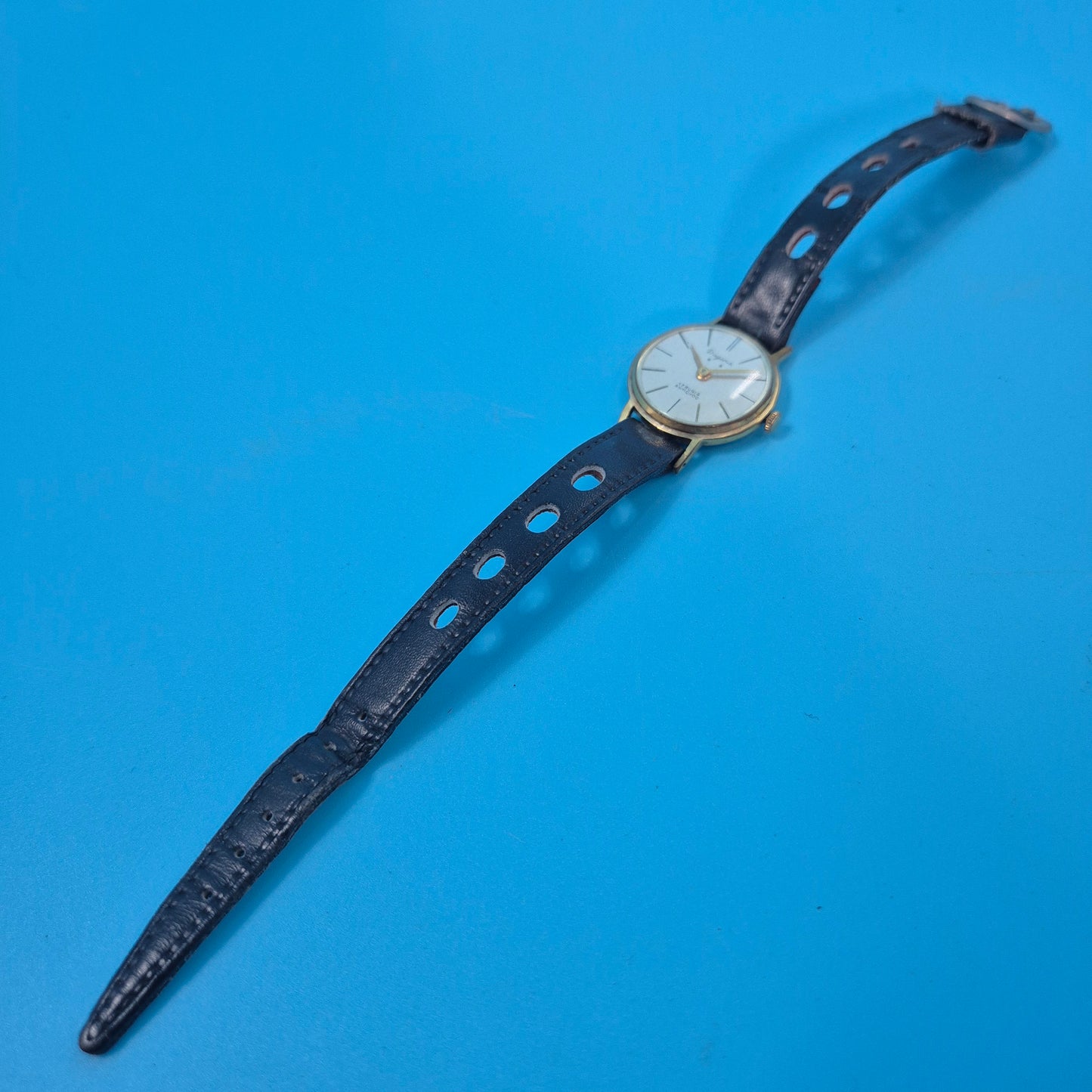 Klassische Dugena Damen Uhr – Vintage Gold-Look mit 17 Rubis