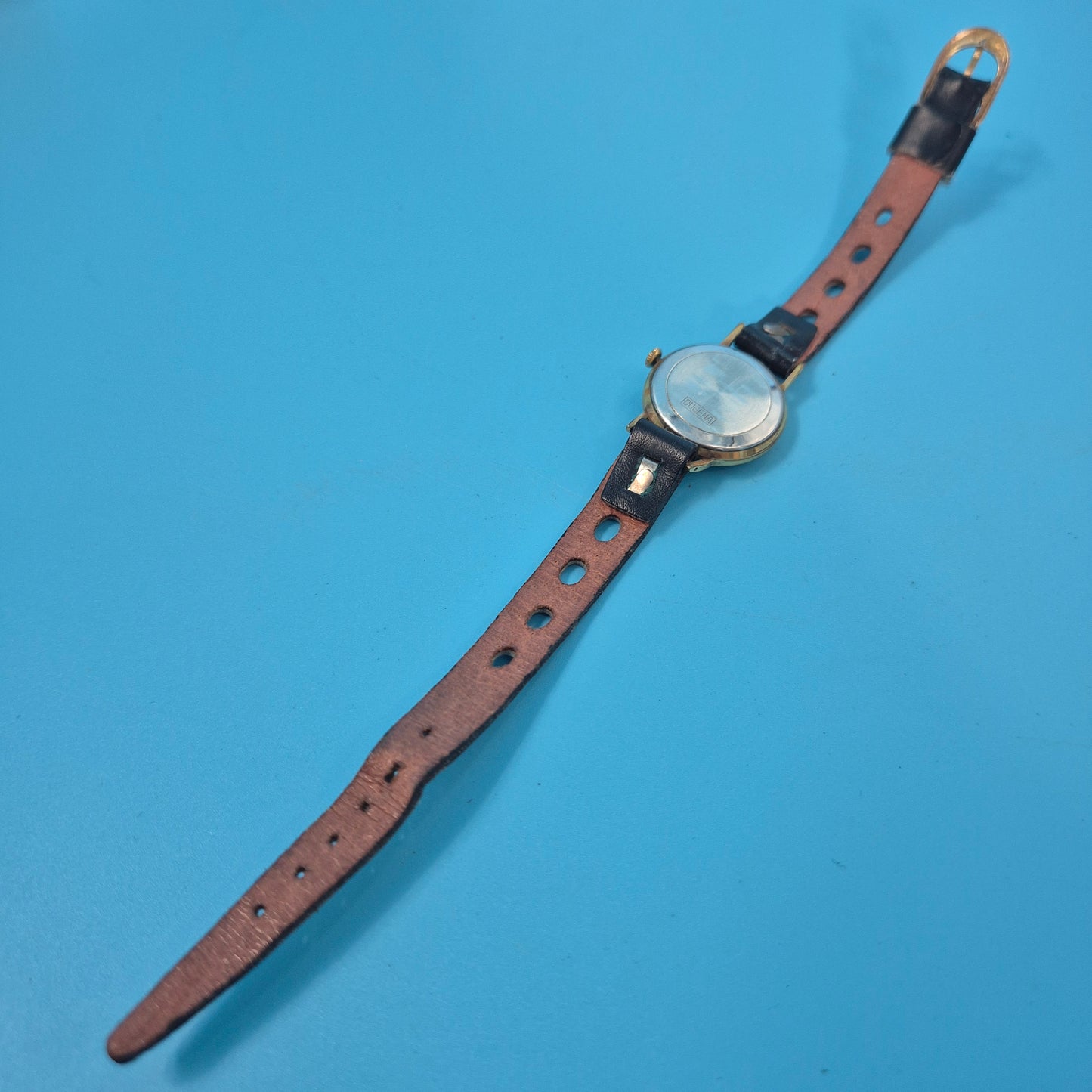 Klassische Dugena Damen Uhr – Vintage Gold-Look mit 17 Rubis