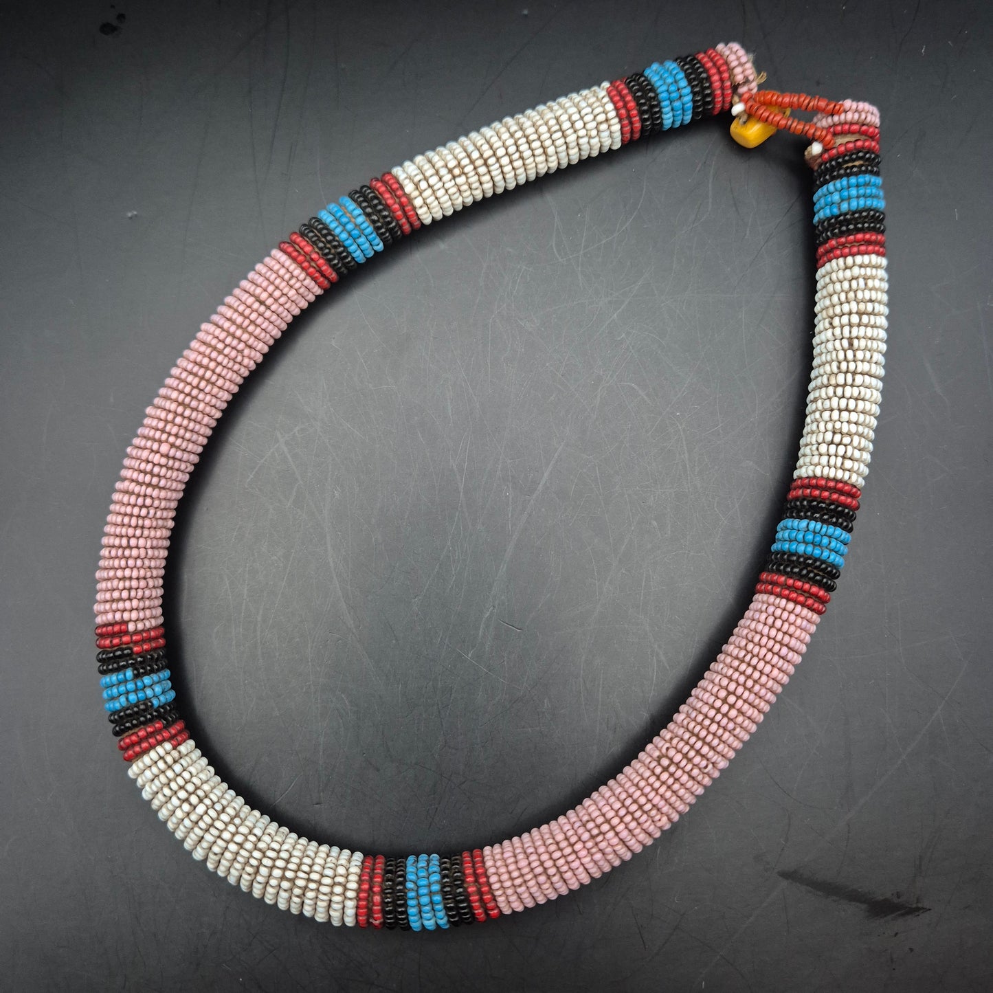 Bunte Perlenkette im Ethno-Stil – Handgefertigte Glasperlen Kette