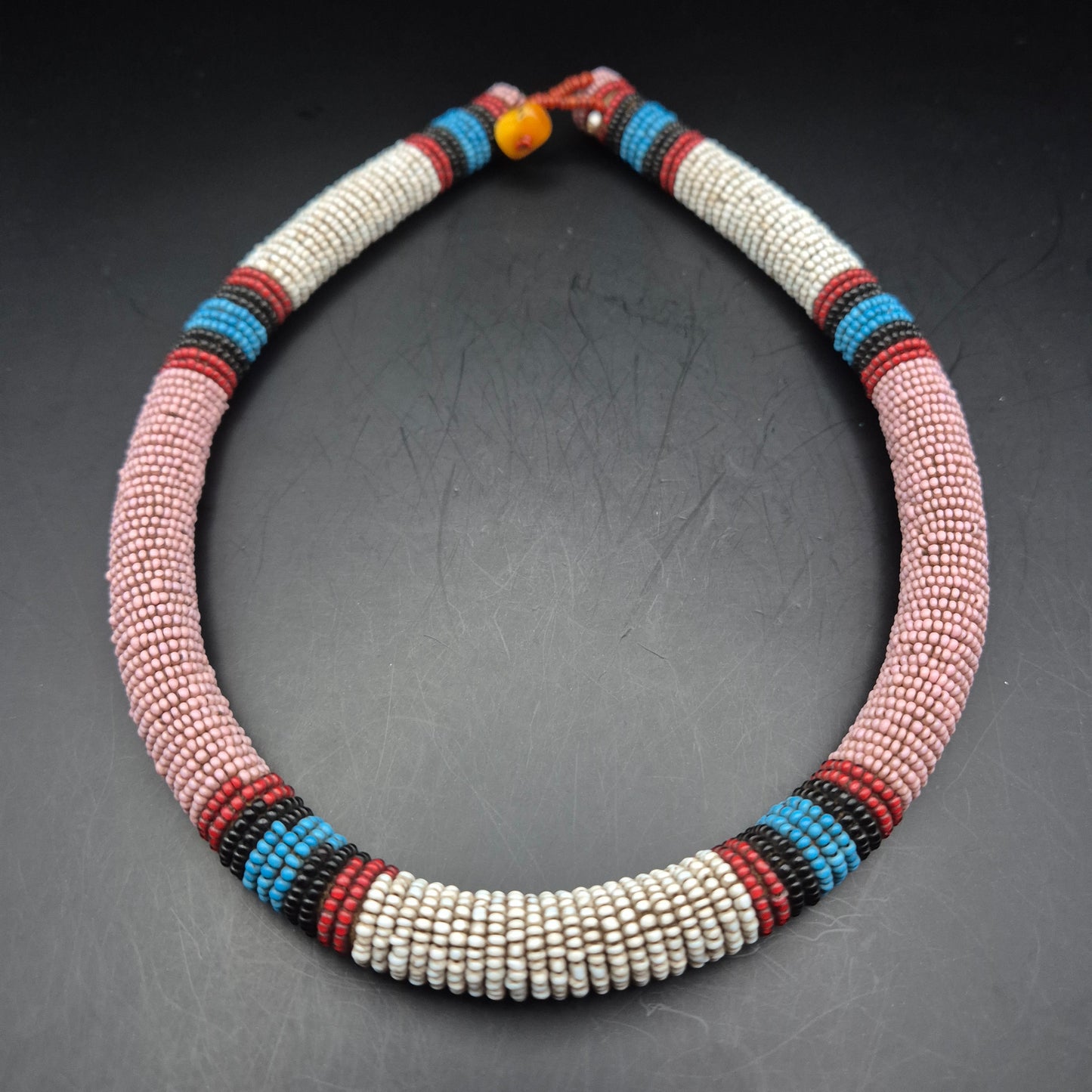 Bunte Perlenkette im Ethno-Stil – Handgefertigte Glasperlen Kette