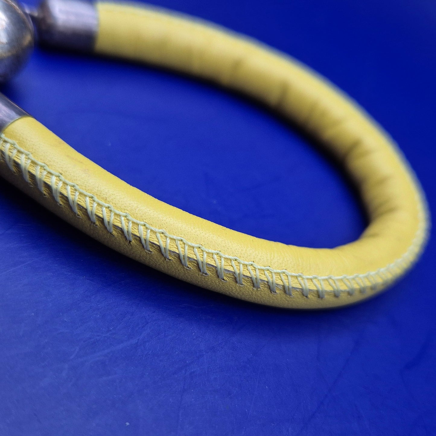 Stilvolles IZELSTUECK Damen Leder Armband – Gelb mit Magnetverschluss