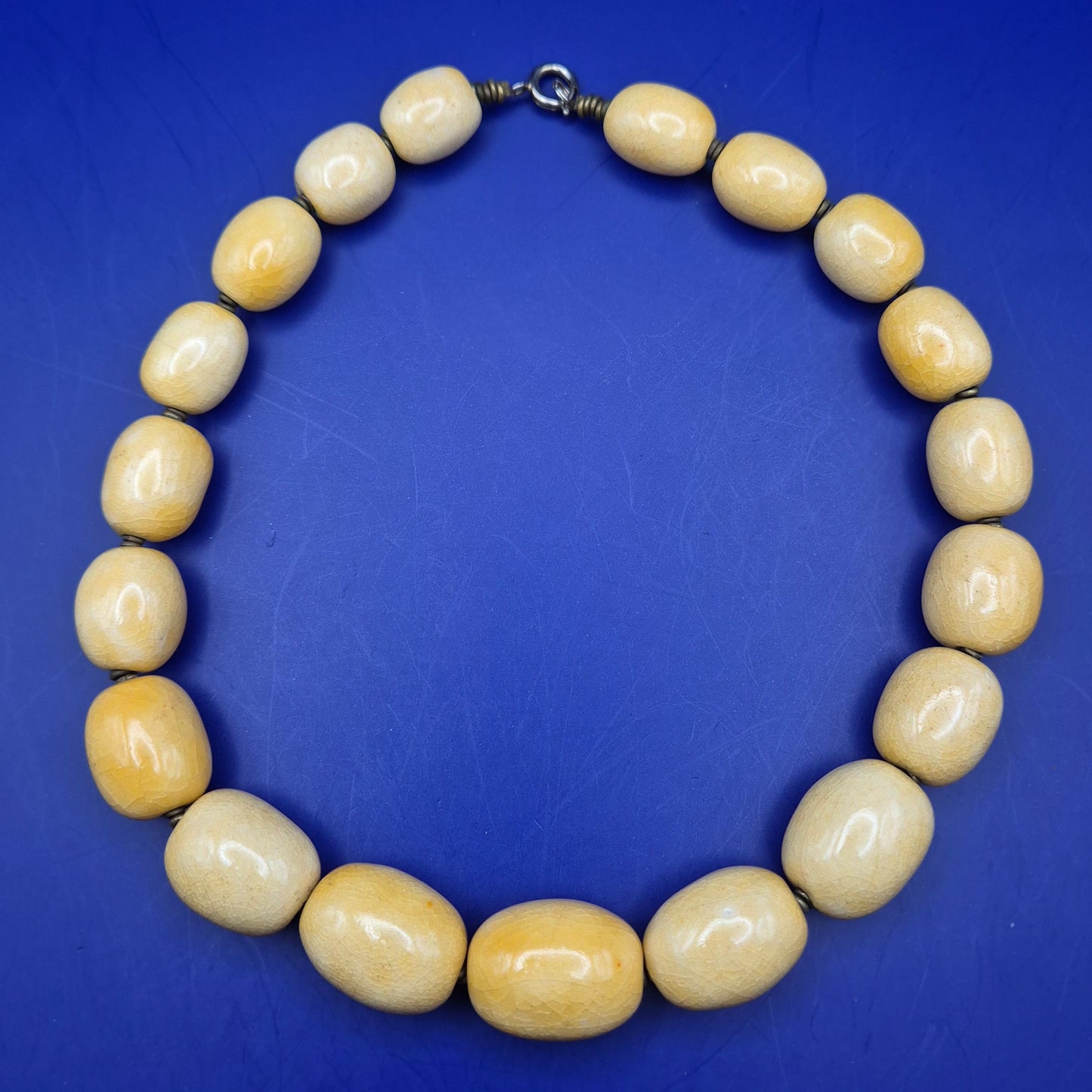 Auffällige Vintage Statement-Kette mit großen Perlen in Bernsteinoptik