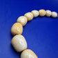 Auffällige Vintage Statement-Kette mit großen Perlen in Bernsteinoptik