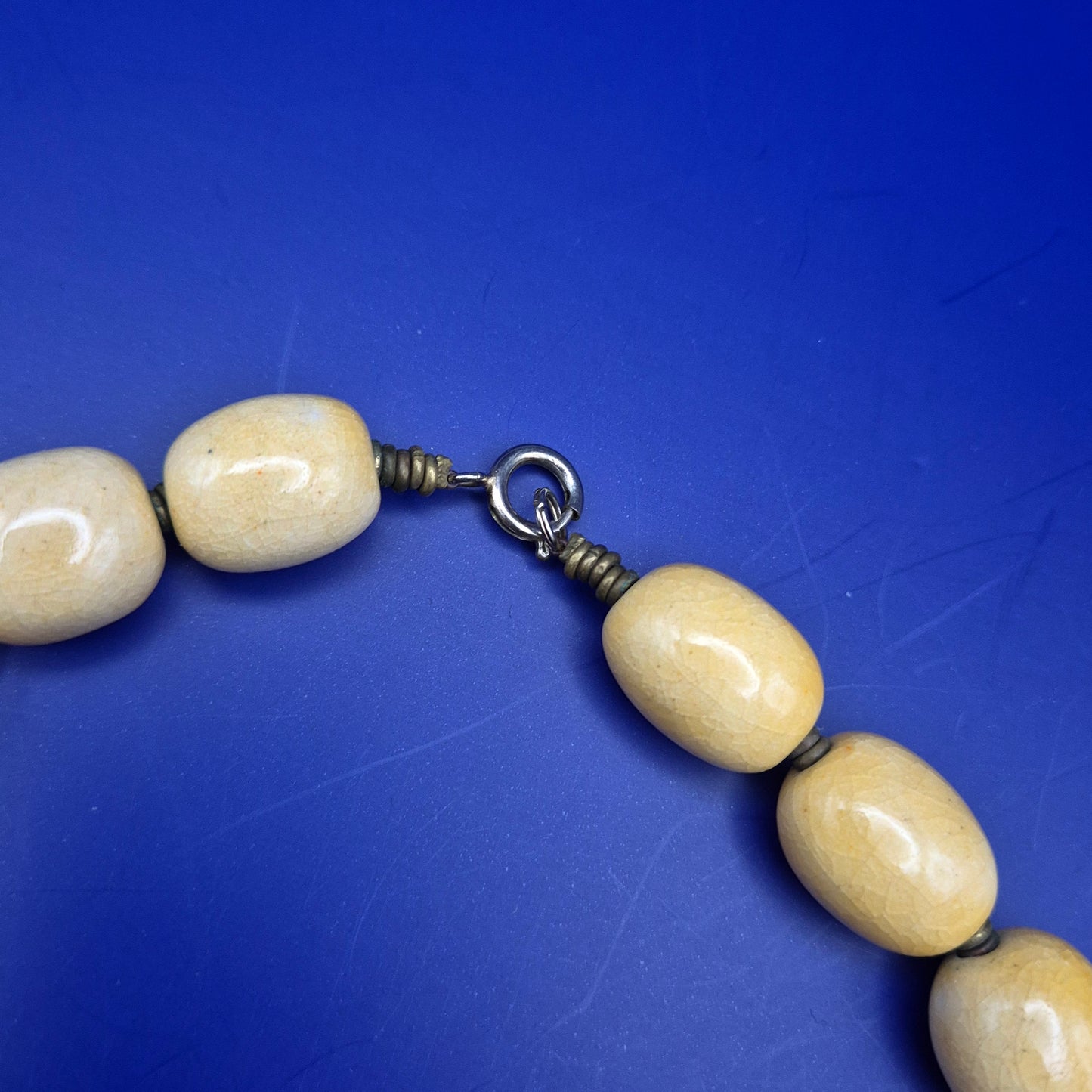 Auffällige Vintage Statement-Kette mit großen Perlen in Bernsteinoptik