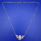 Elegante Damen Kette mit Rosen-Anhänger und Perlen – Vintage Stil