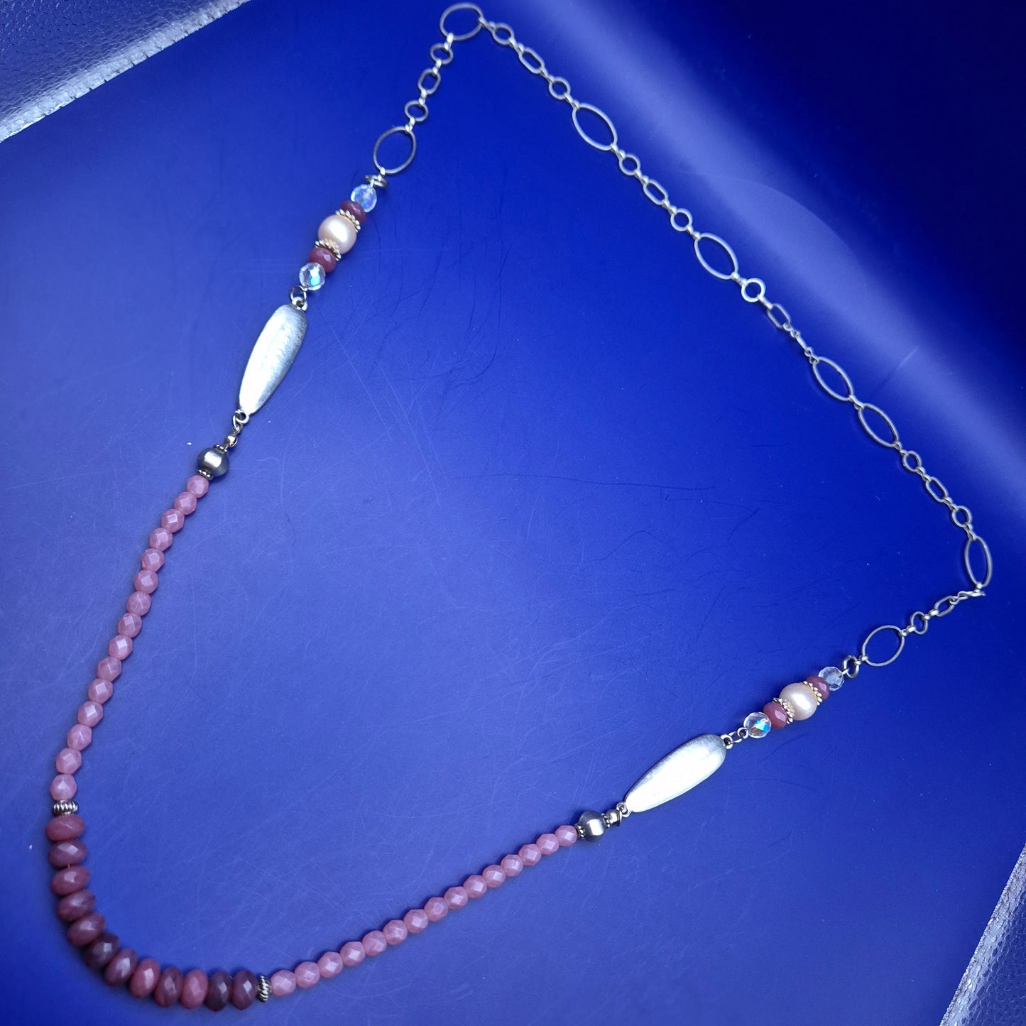 Halskette mit rosa Steinen Perlen Silber – Elegantes Design