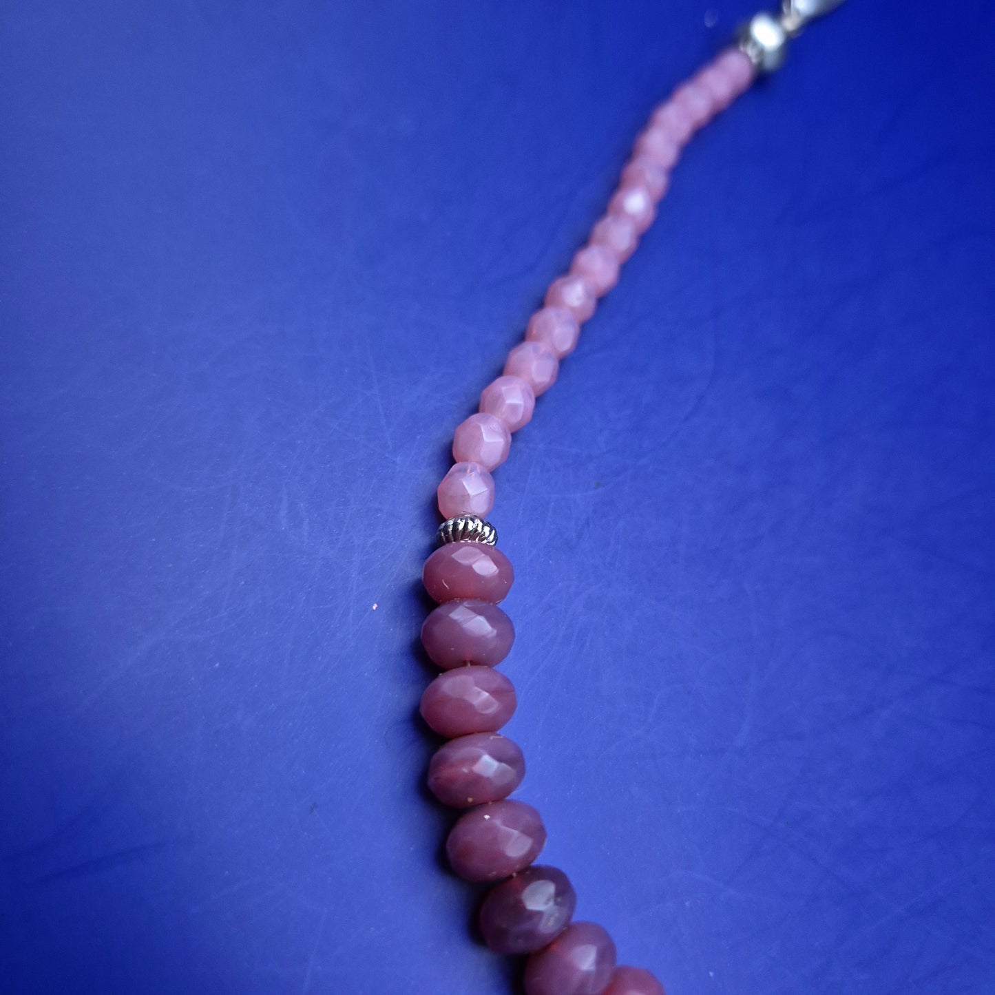 Halskette mit rosa Steinen Perlen Silber – Elegantes Design