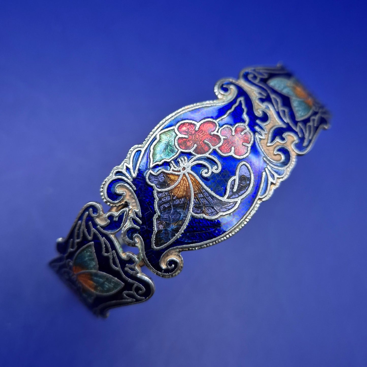 Antikes Cloisonné Armreif – Bunte Schmetterlinge auf Blau