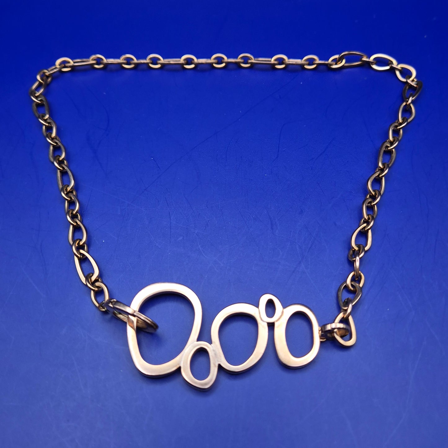 Moderne Gold Ton Kette – Abstraktes Ring-Design für Damen