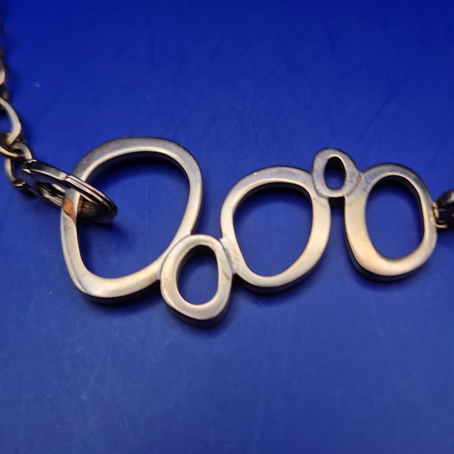 Moderne Gold Ton Kette – Abstraktes Ring-Design für Damen