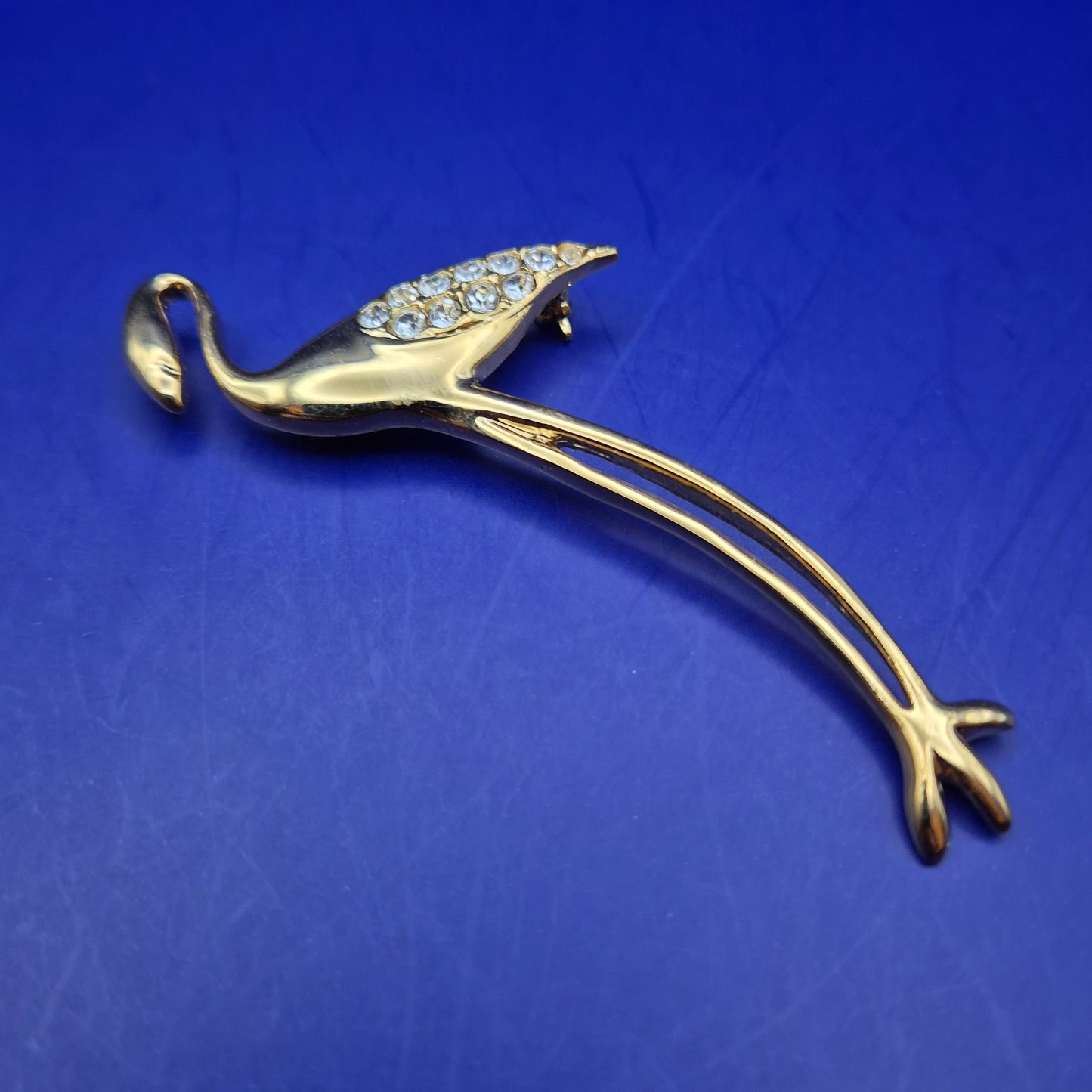 Elegante Flamingo Brosche Damen Uhr – Goldfarben mit Strasssteinen