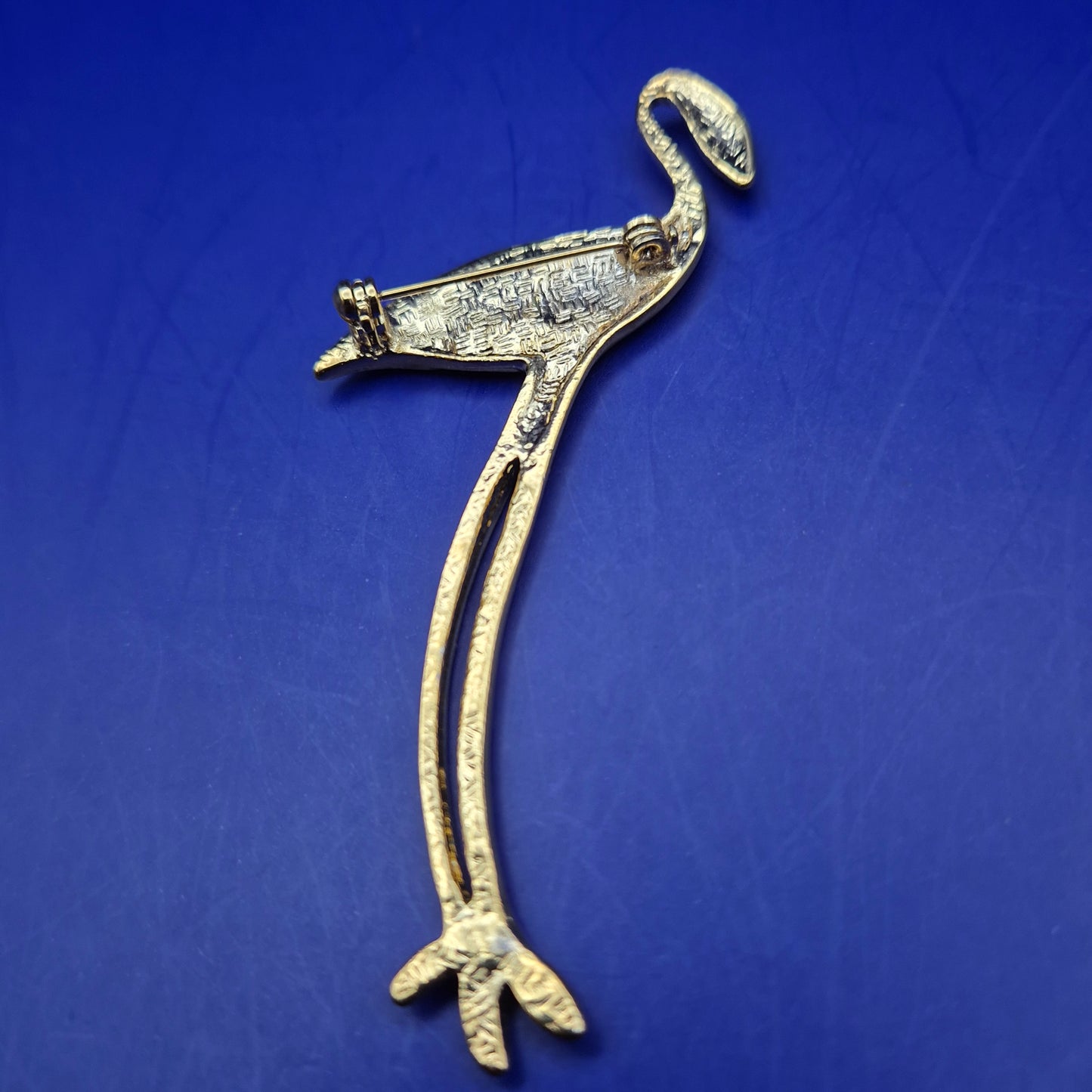 Elegante Flamingo Brosche Damen Uhr – Goldfarben mit Strasssteinen