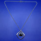 Moderne Edelstahl Damen Kette – Geometrischer Anhänger mit schwarzem Stein