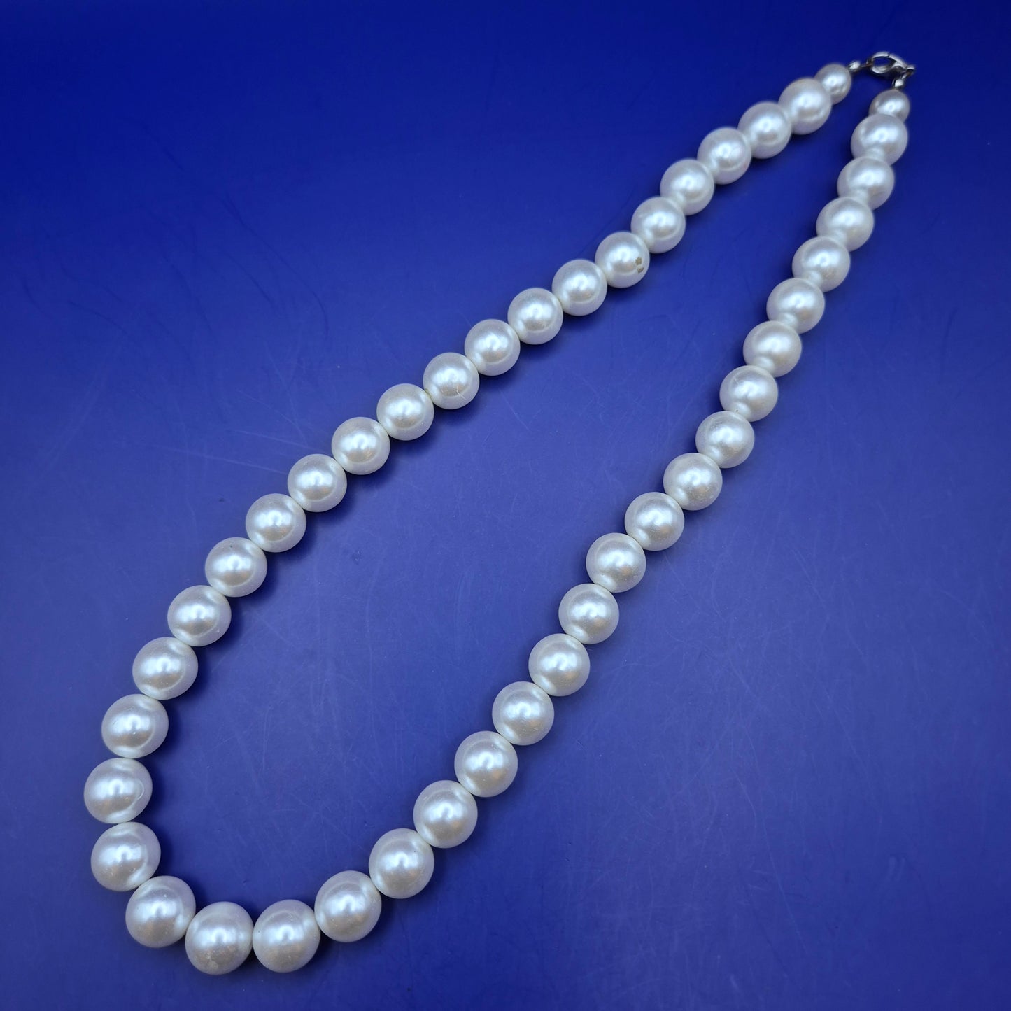 Klassische Perlenkette Damen Halskette – Zeitlose Eleganz in Weiß