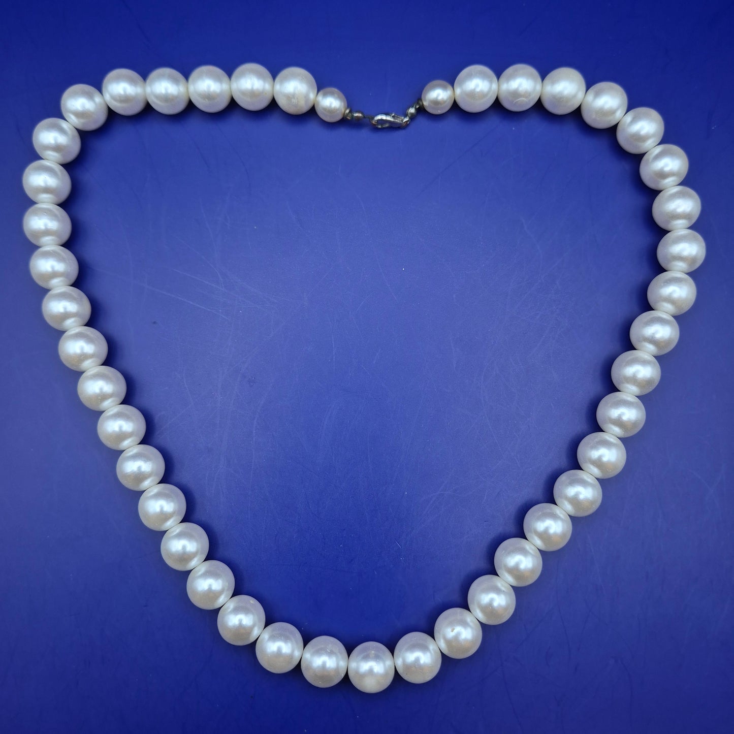 Klassische Perlenkette Damen Halskette – Zeitlose Eleganz in Weiß