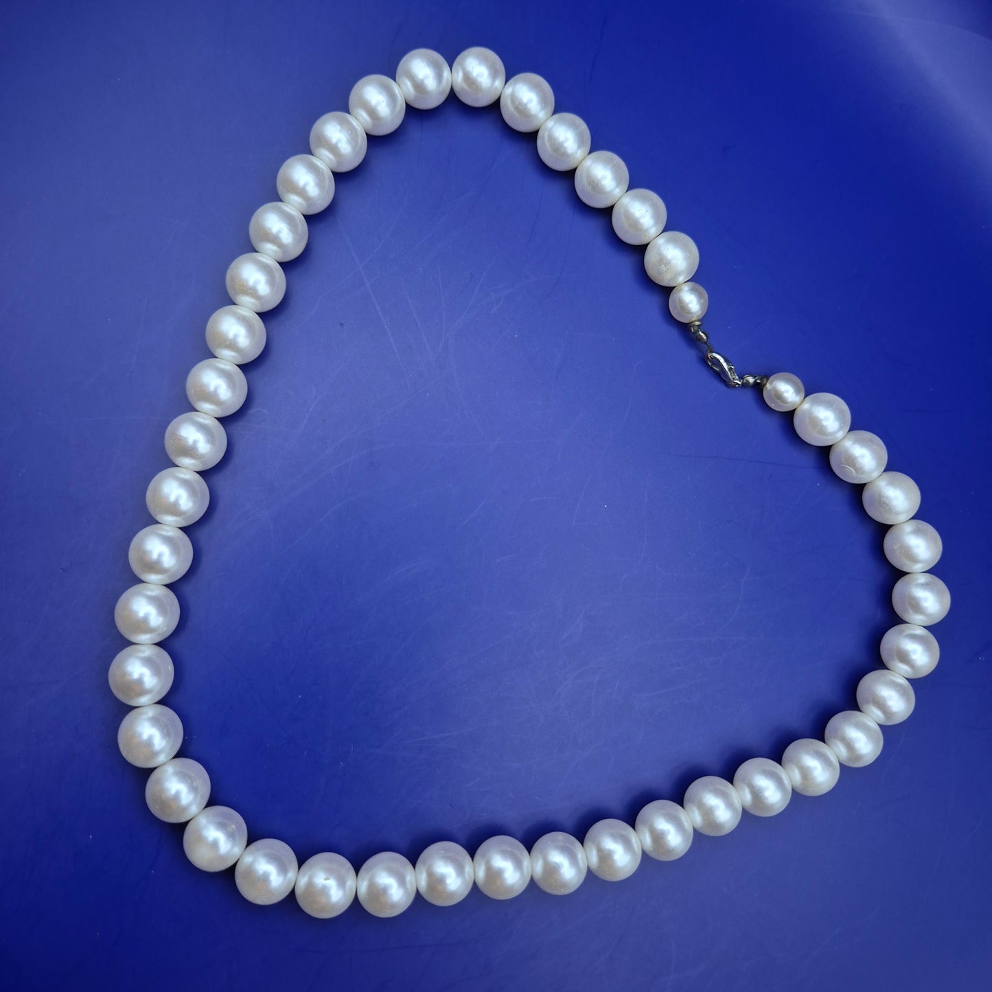 Klassische Perlenkette Damen Halskette – Zeitlose Eleganz in Weiß