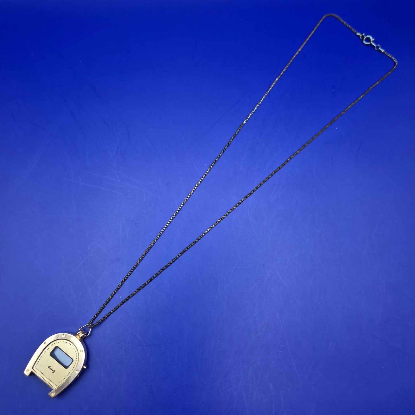 Vintage Hufeisen Digital Uhr Kette – Goldfarbenes Glücksbringer Design