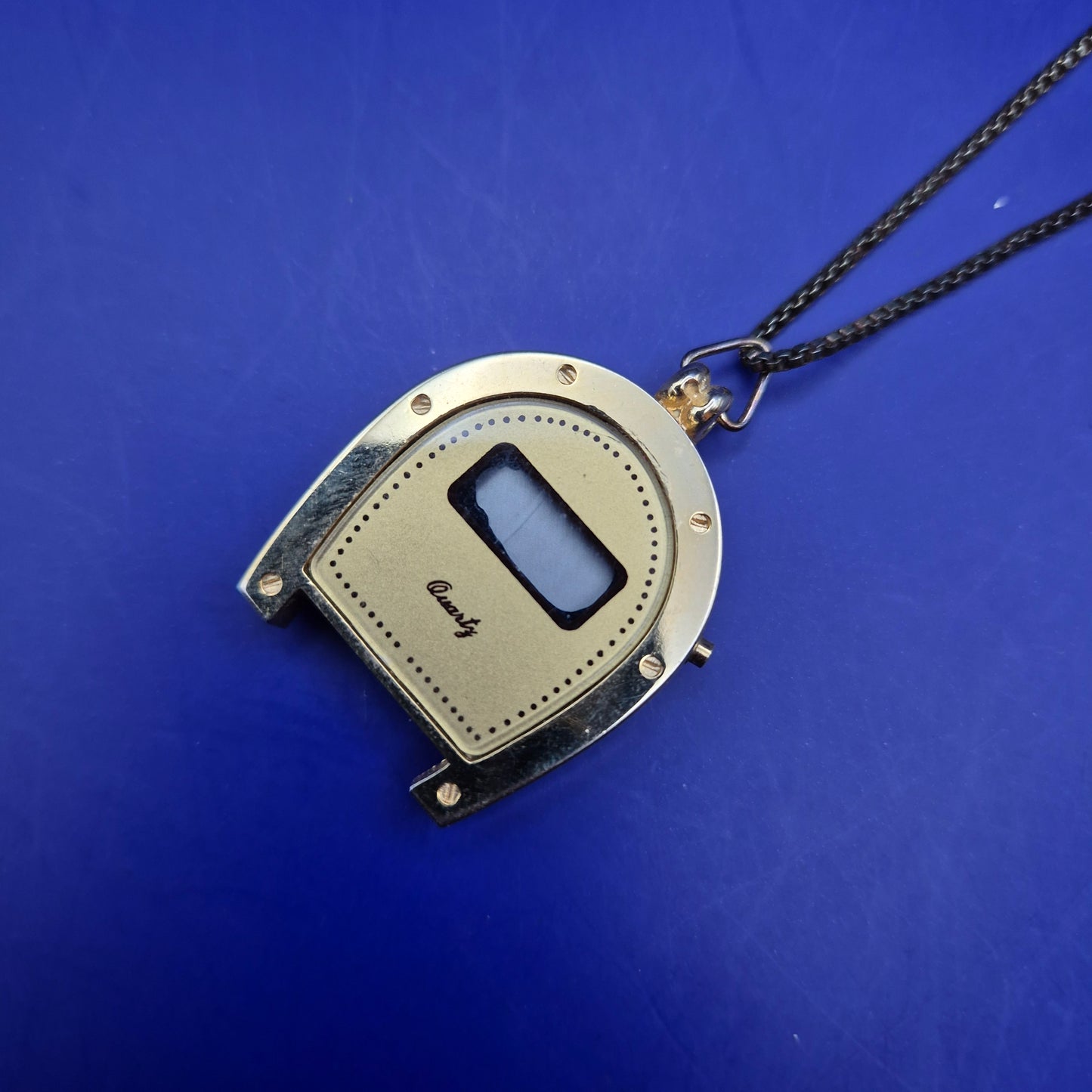 Vintage Hufeisen Digital Uhr Kette – Goldfarbenes Glücksbringer Design