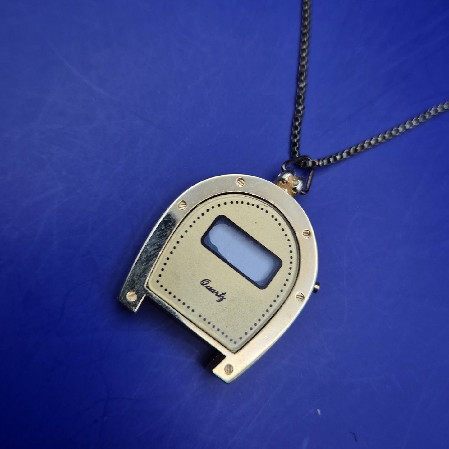 Vintage Hufeisen Digital Uhr Kette – Goldfarbenes Glücksbringer Design