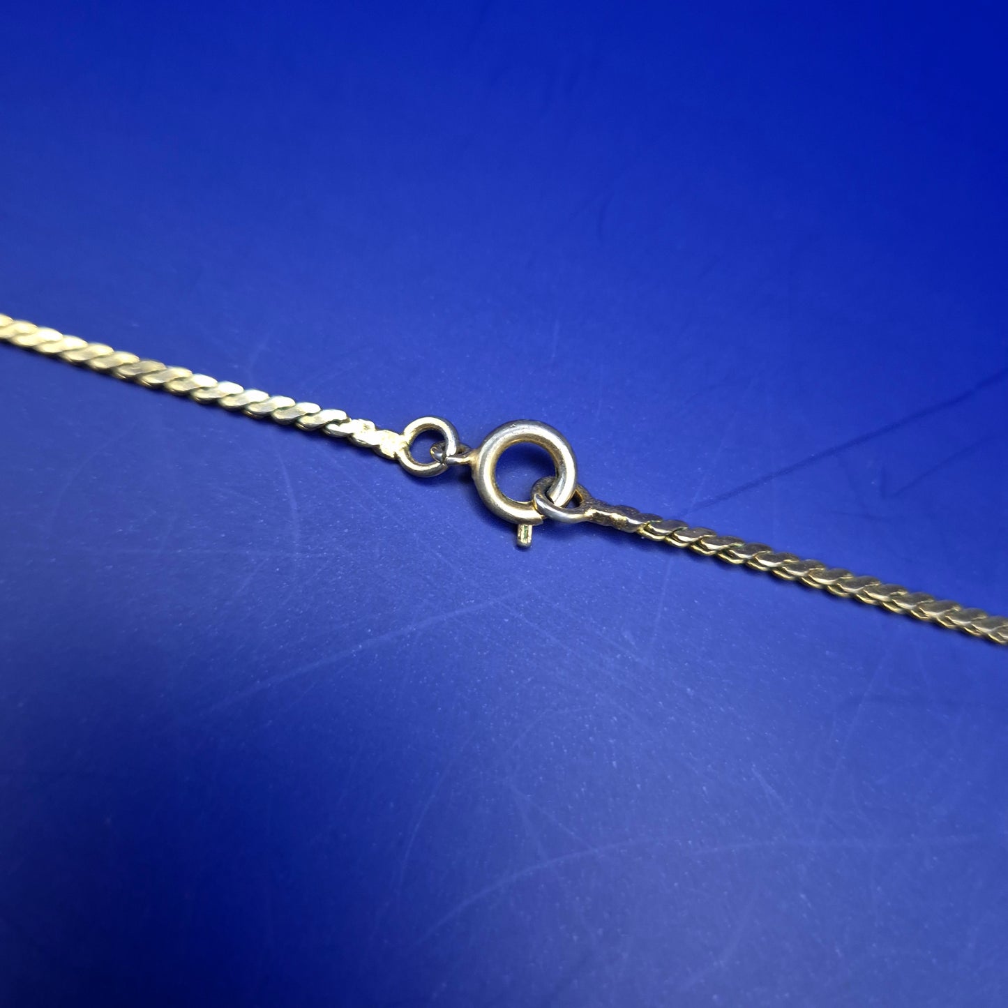 Prachtvolle Damen Kette mit tiefroten Steinen – Vintage-Stil Eleganz