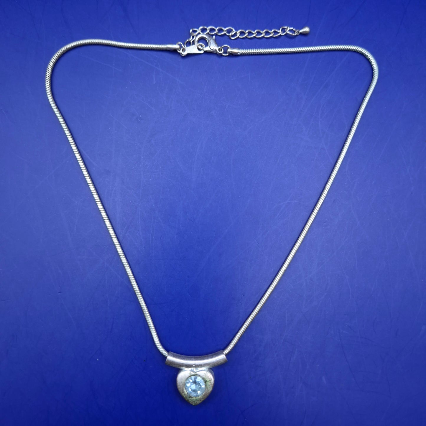 Stilvolle Silber Kette mit Herzanhänger und Blautopas – Modernes Design