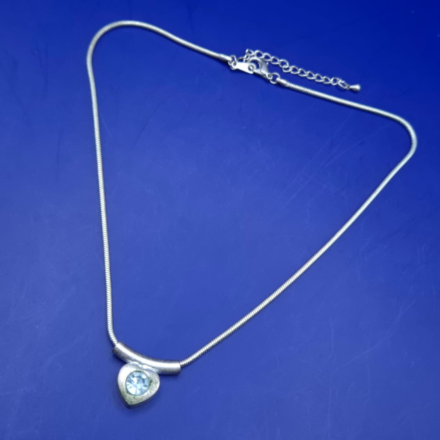 Stilvolle Silber Kette mit Herzanhänger und Blautopas – Modernes Design