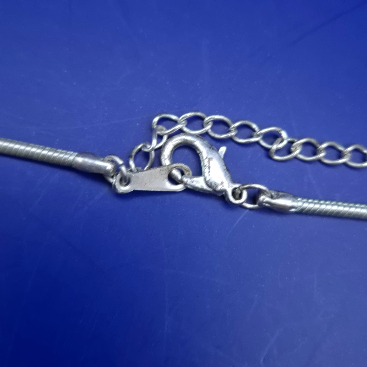 Stilvolle Silber Kette mit Herzanhänger und Blautopas – Modernes Design