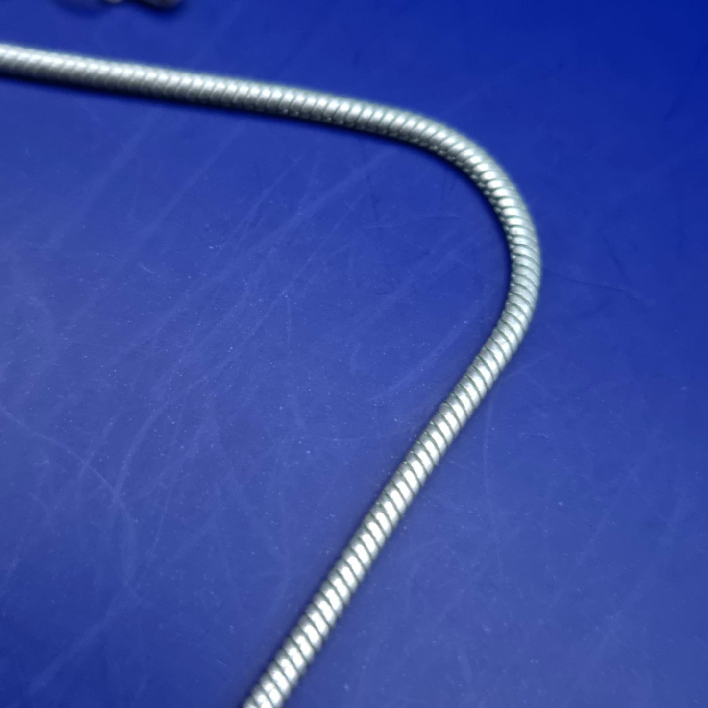 Stilvolle Silber Kette mit Herzanhänger und Blautopas – Modernes Design