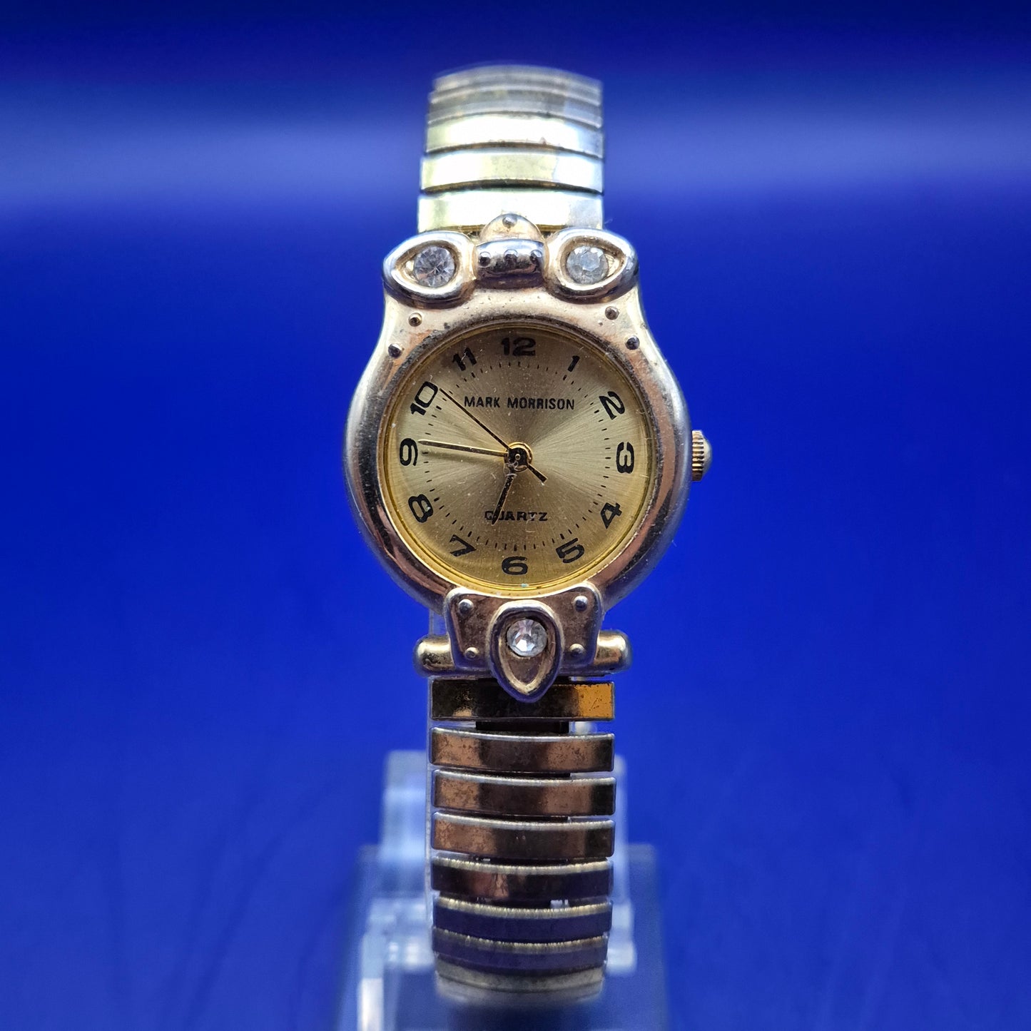 Exzentrische Mark Morrison Damen Uhr – Goldfarben mit Zirkonia-Akzenten