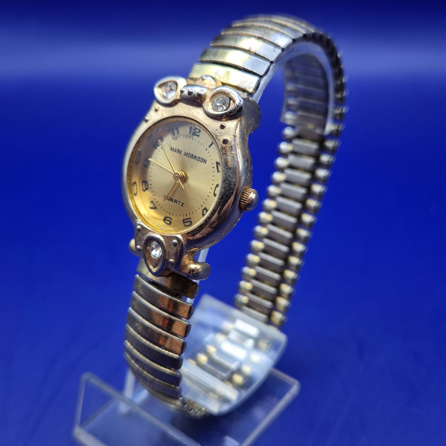Exzentrische Mark Morrison Damen Uhr – Goldfarben mit Zirkonia-Akzenten